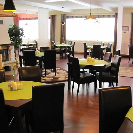 Hotel Gregor Pszczółki Kültér fotó