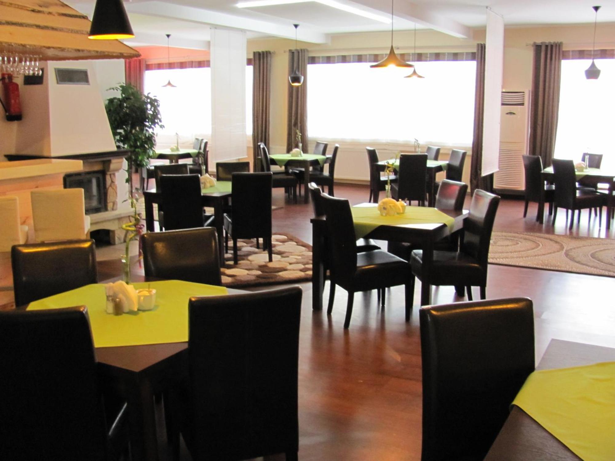 Hotel Gregor Pszczółki Kültér fotó